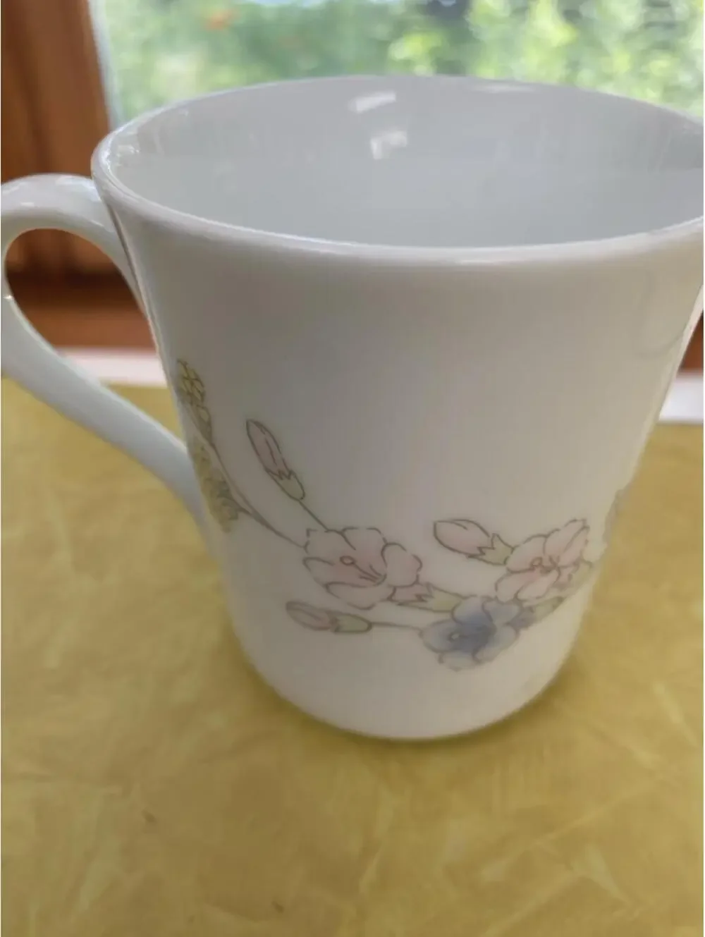 White and Blue Dinnerware [COPY]